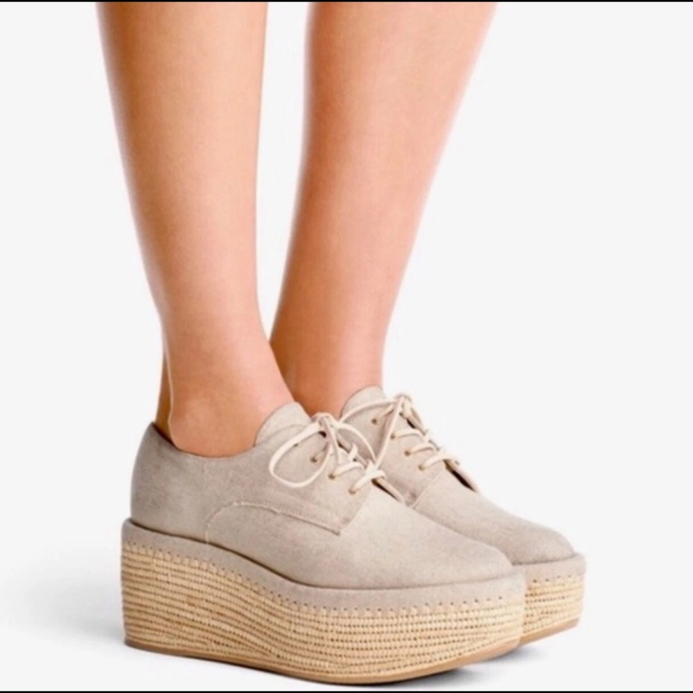 Stuart Weitzman Kent Gold Linen Platform Oxfords